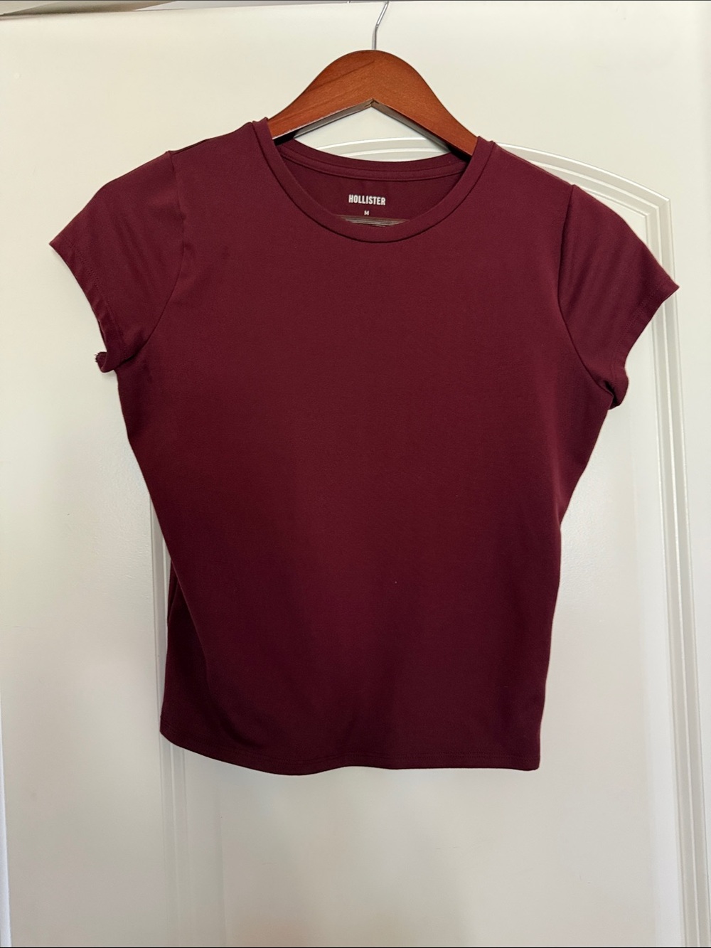 Hollister Women's Maroon Short Sleeve Crewneck Tee